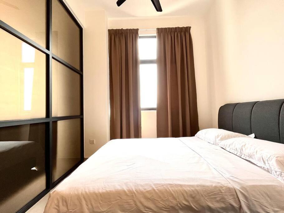 Ins Suite @ The Quartz Residence-Infinity Pool Malacca Exterior photo